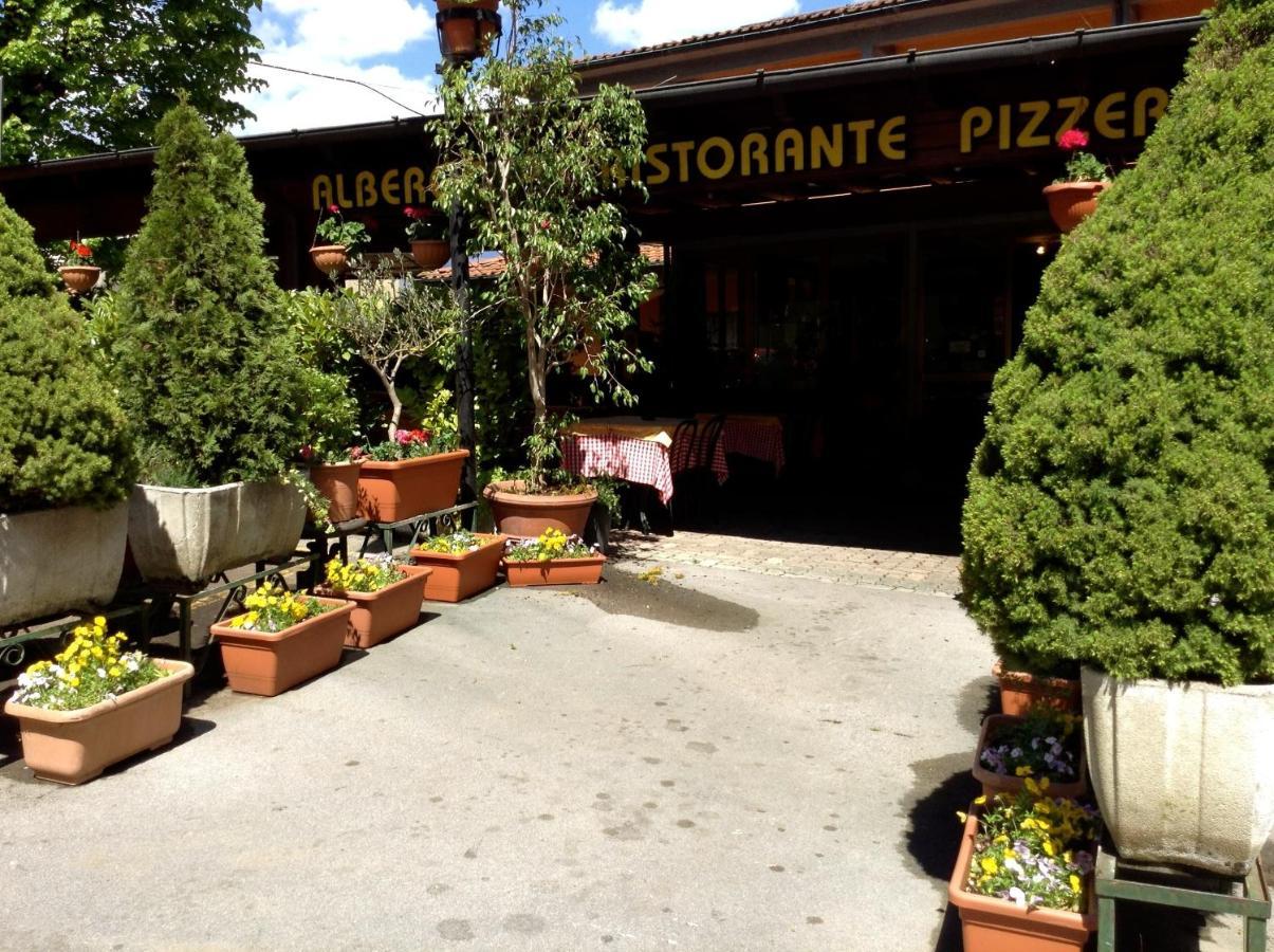 Albergo Ristorante Da Carlino Кастельнуово-ді-Гарфаньяна Екстер'єр фото