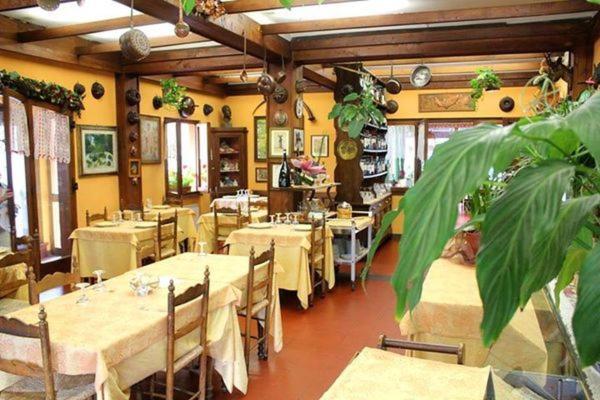 Albergo Ristorante Da Carlino Кастельнуово-ді-Гарфаньяна Екстер'єр фото
